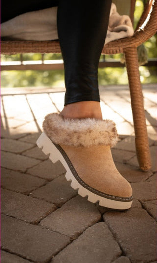 *Pre-Sale* Latte Fur Lined Clog